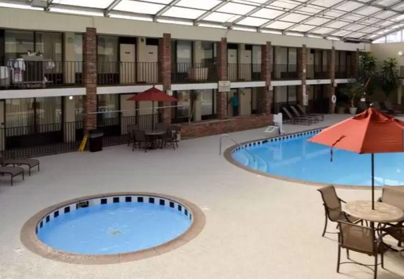 Vettecity Hotel بولينغ غرين المظهر الخارجي الصورة